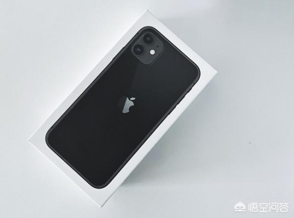 准备换苹果手机11和12哪个更香iPhone 12，马上面临实习，哪个性价比更好一些？