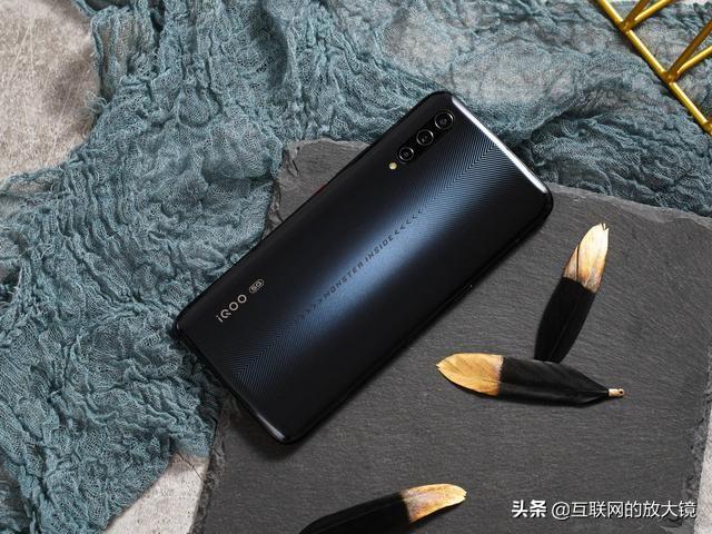 目前有哪几款手机使用ufs3.0存储Galaxy Z Fold 3？