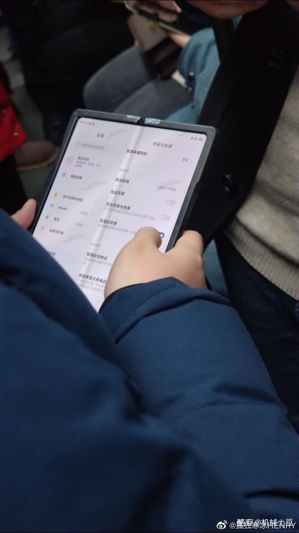 国内大批折叠屏手机即将问世 小米MIX 4或为首发