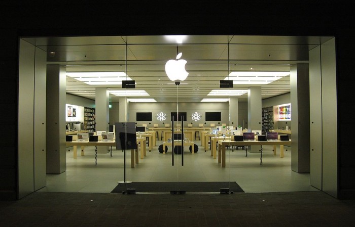 苹果成为首家市值达到2.5万亿美元的美国上市公司