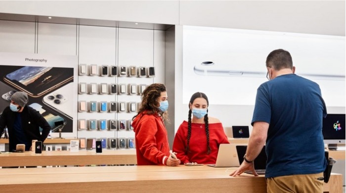 苹果将在大多数零售店恢复针对消费者和员工的佩戴口罩规定